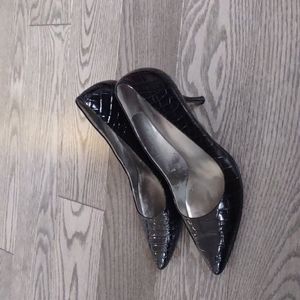 Beautiful black shoes by Guess 🍀⭐🌼